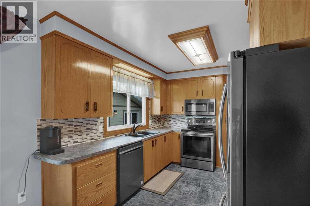 415 12 Street E Property Photo 11