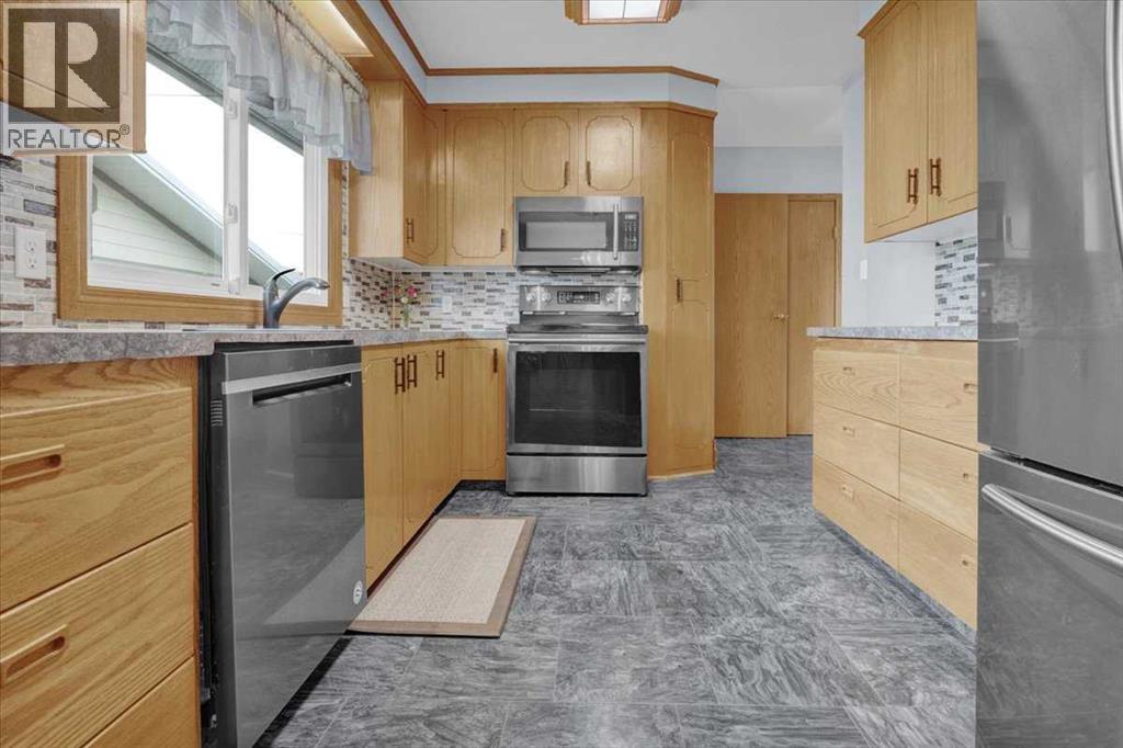415 12 Street E Property Photo 15