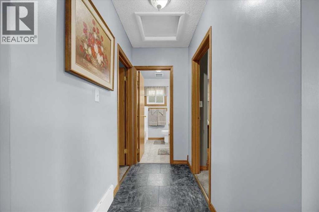 415 12 Street E Property Photo 16