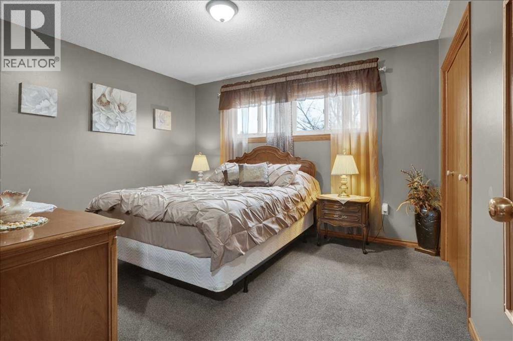 415 12 Street E Property Photo 17