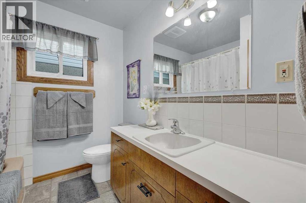 415 12 Street E Property Photo 20