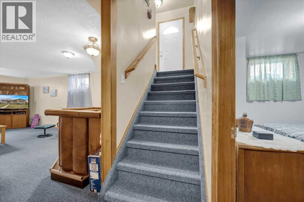 415 12 Street E Property Photo 22