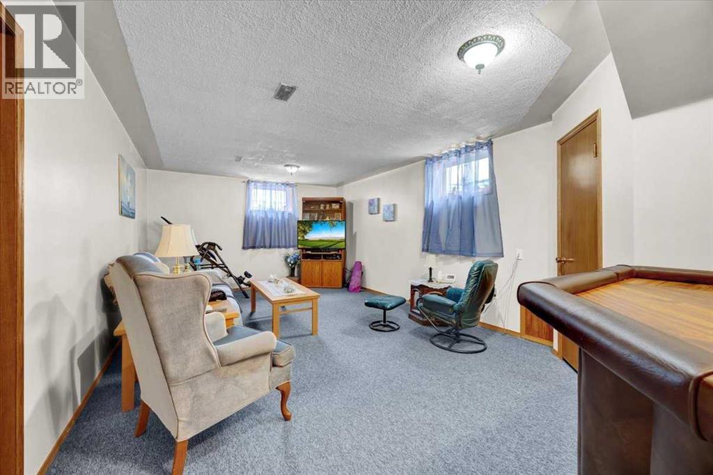 415 12 Street E Property Photo 23