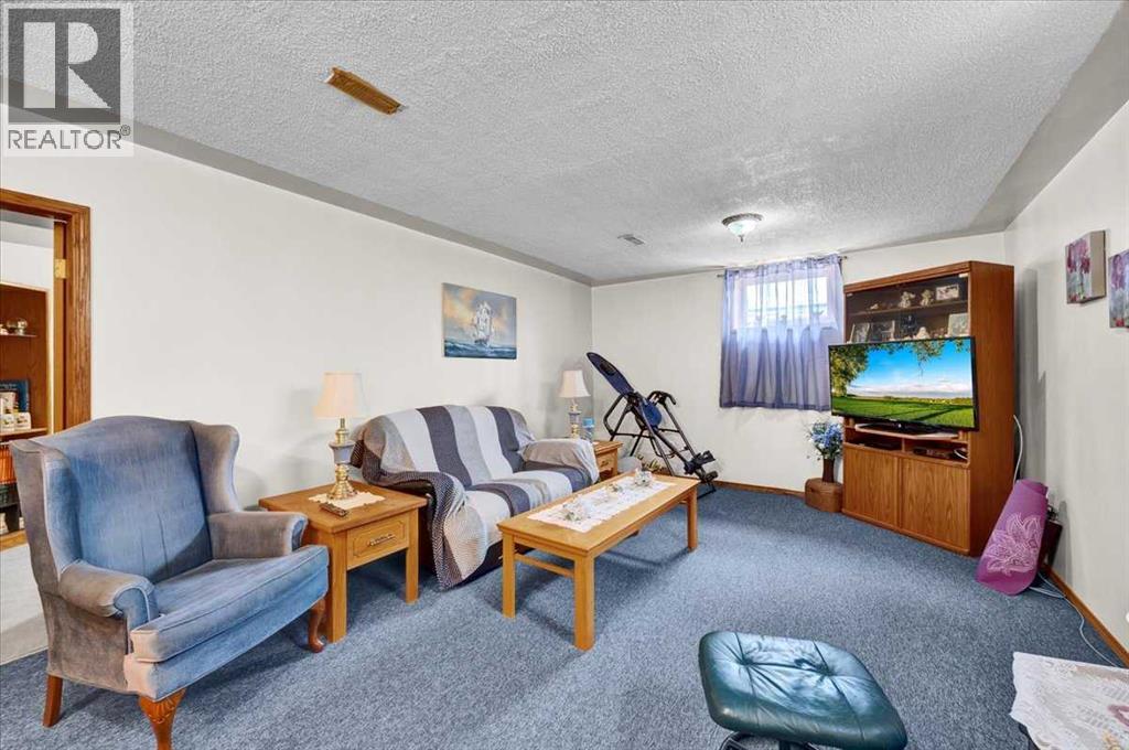 415 12 Street E Property Photo 24
