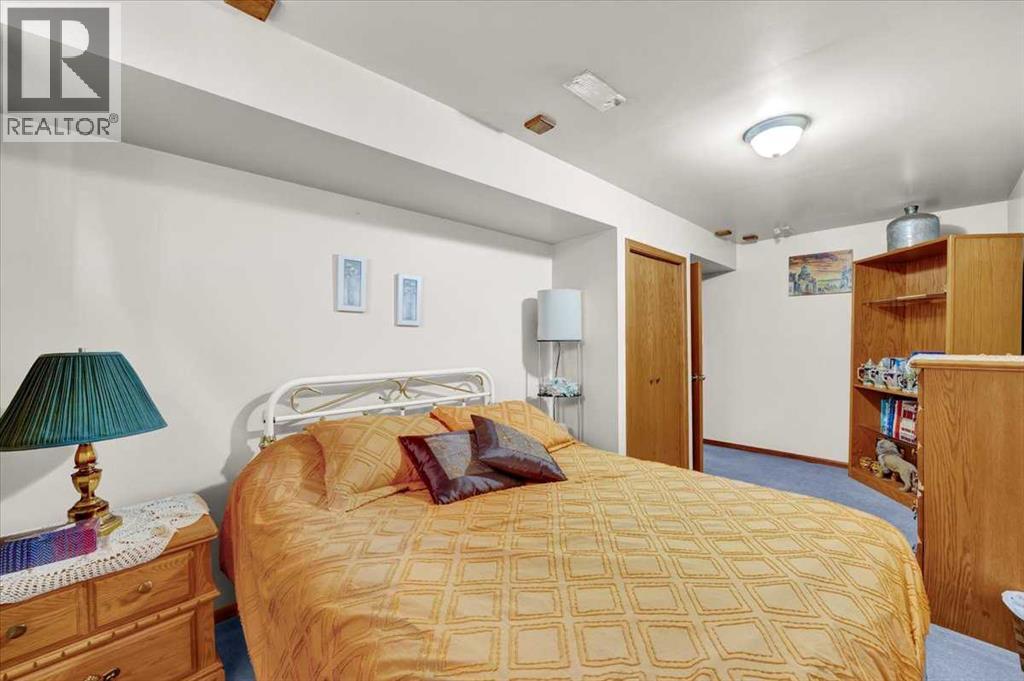 415 12 Street E Property Photo 28