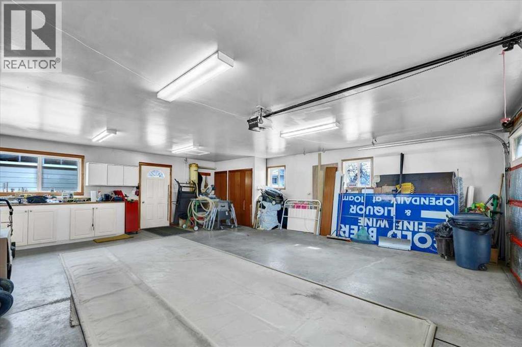 415 12 Street E Property Photo 35