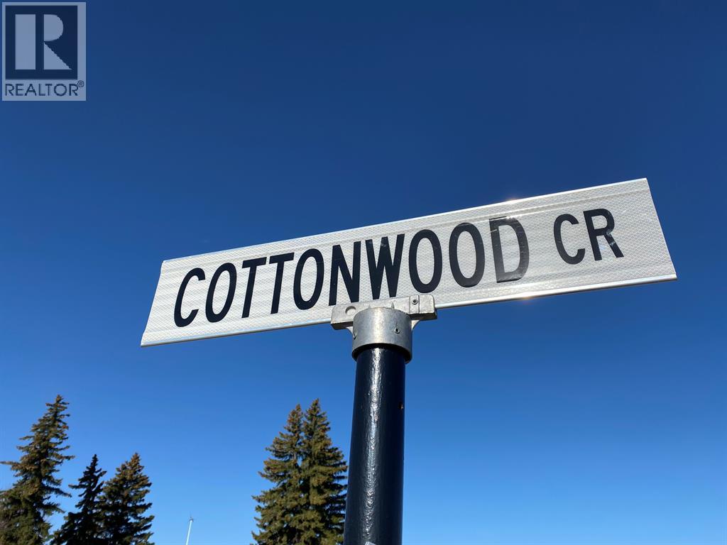 48 Cottonwood Crescent Property Photo 1