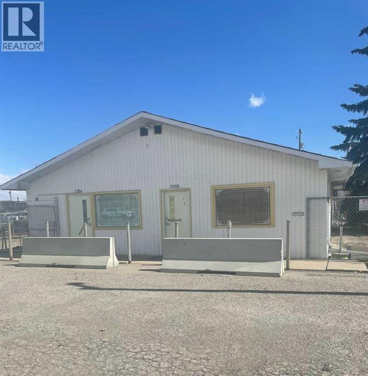 228 Centre Street Ne Property Photo 1