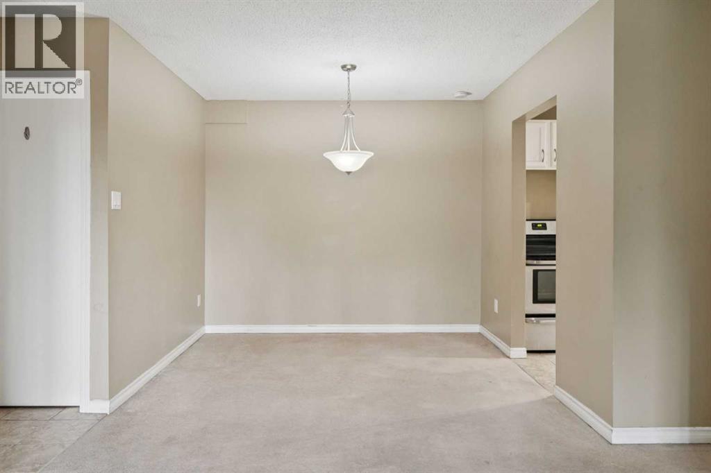 315 Southampton Drive Southwest Property Photo 6