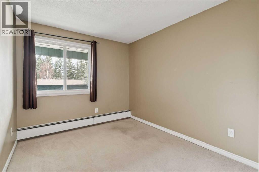 315 Southampton Drive Southwest Property Photo 12