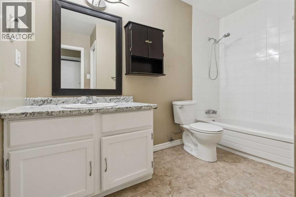 315 Southampton Drive Southwest Property Photo 17