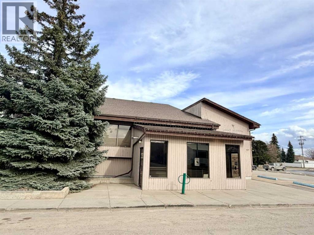 5127 49 Street Property Photo 1