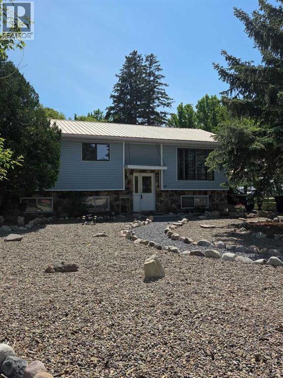 40 Charlesworth Crescent E Property Photo 1