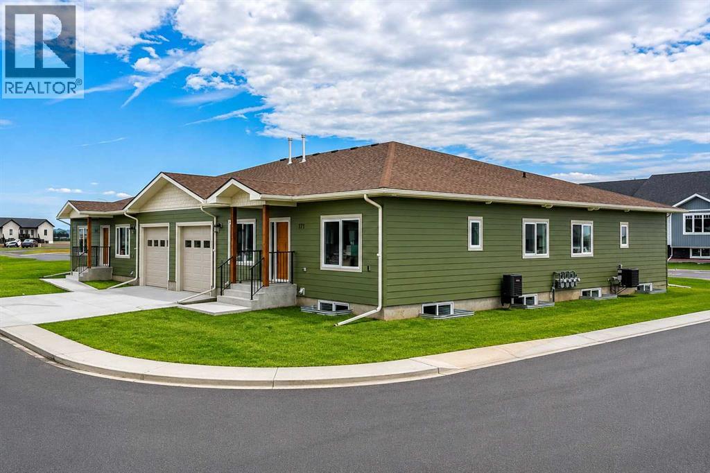 171 Parkview Crescent W Property Photo 1