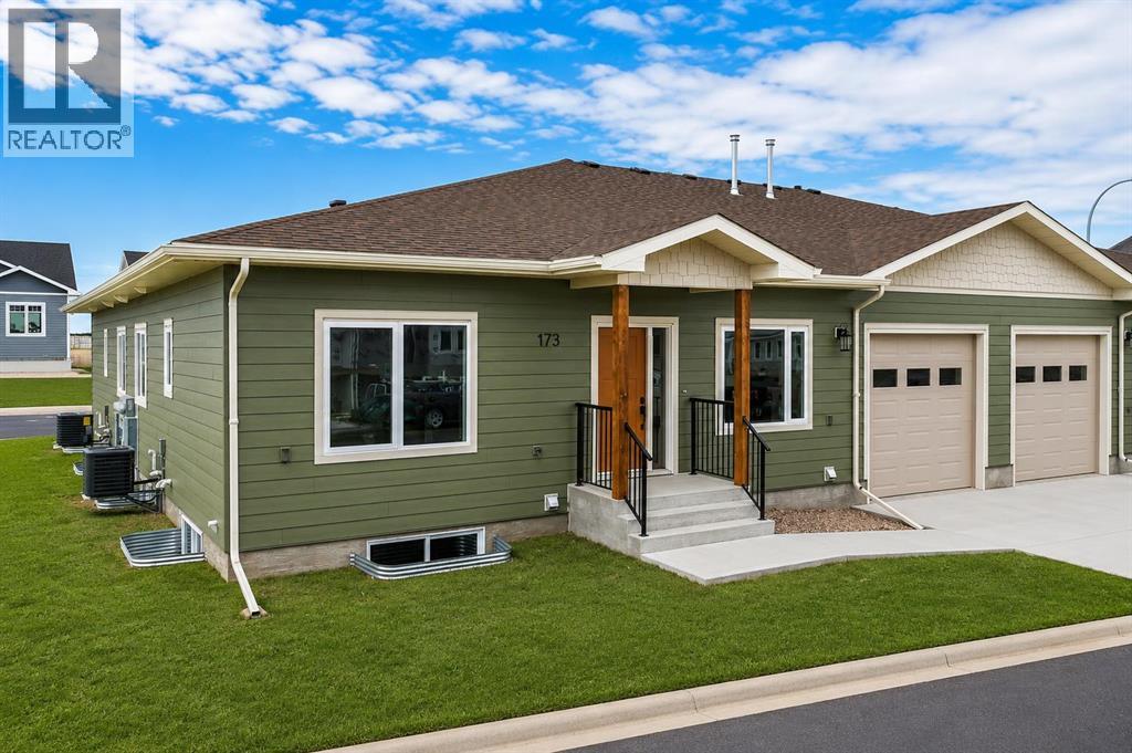 173 Parkview Crescent W Property Photo 1