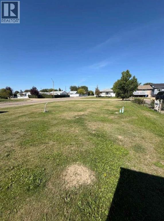 4819 52 Ave Property Photo 2