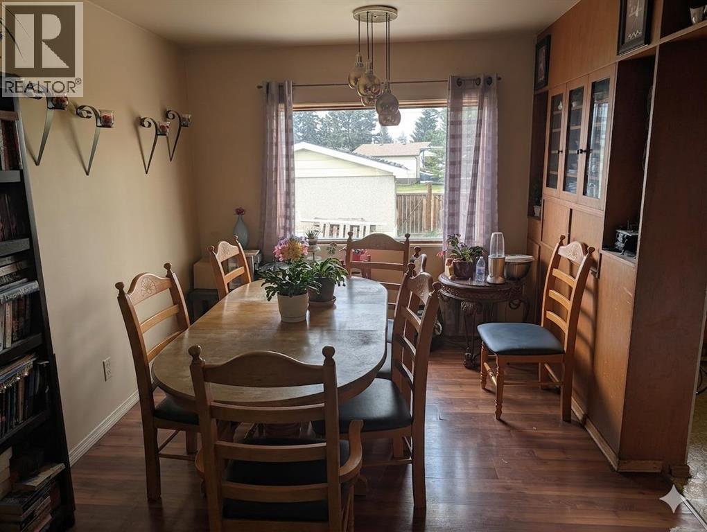 4612 50a Avenue Property Photo 3