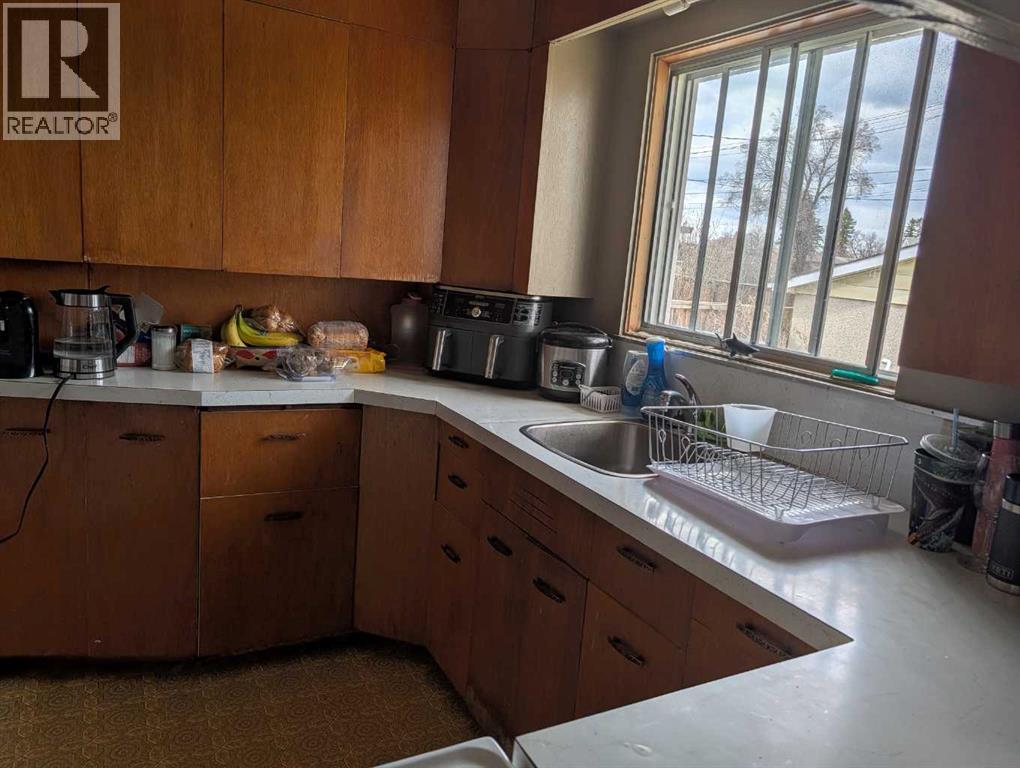 4612 50a Avenue Property Photo 4