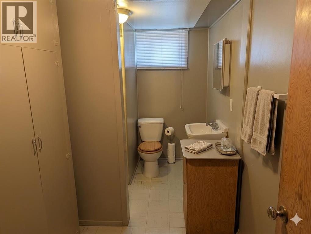 4612 50a Avenue Property Photo 6