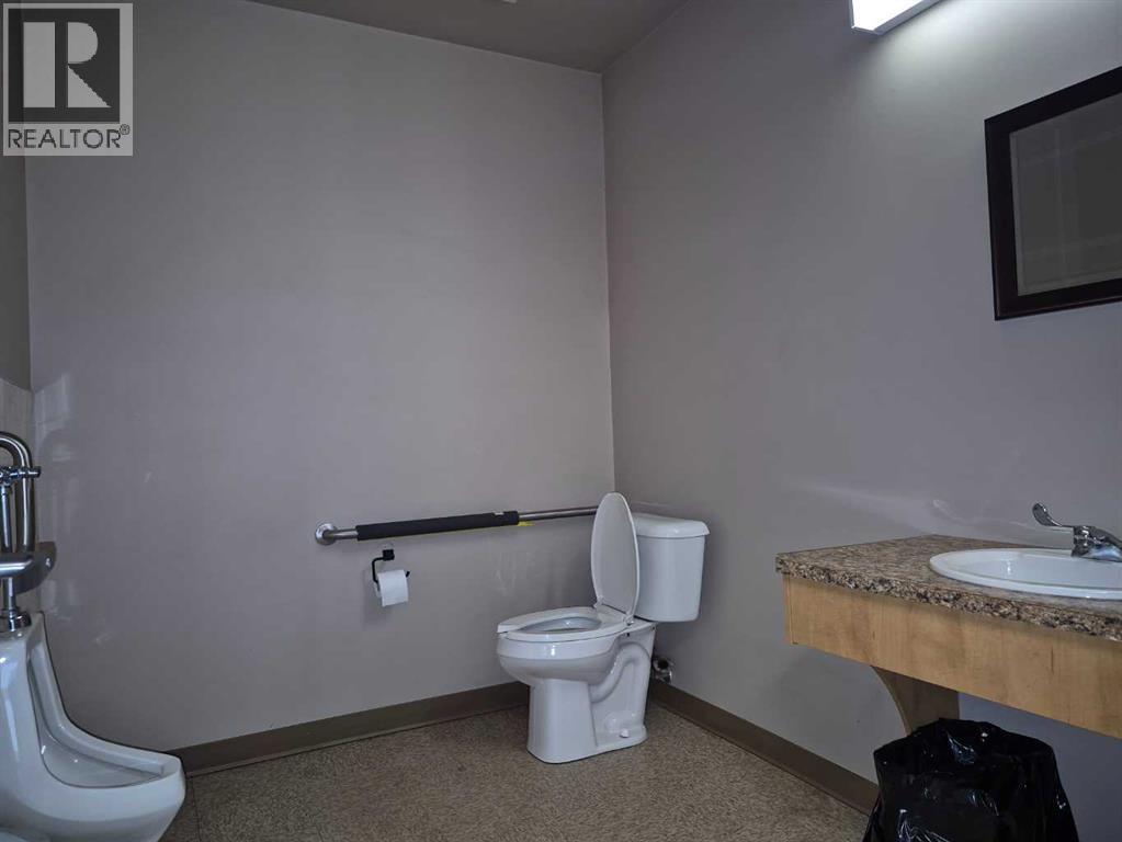 5815 49 Avenue Property Photo 8