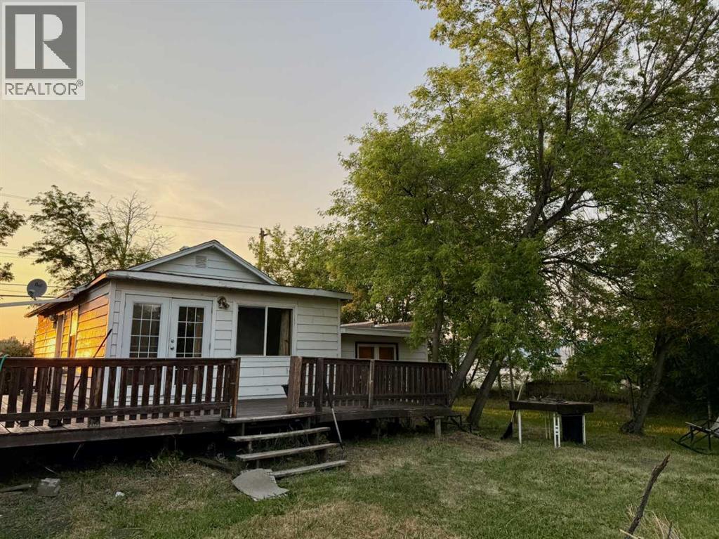 4621 46 Street Property Photo 4