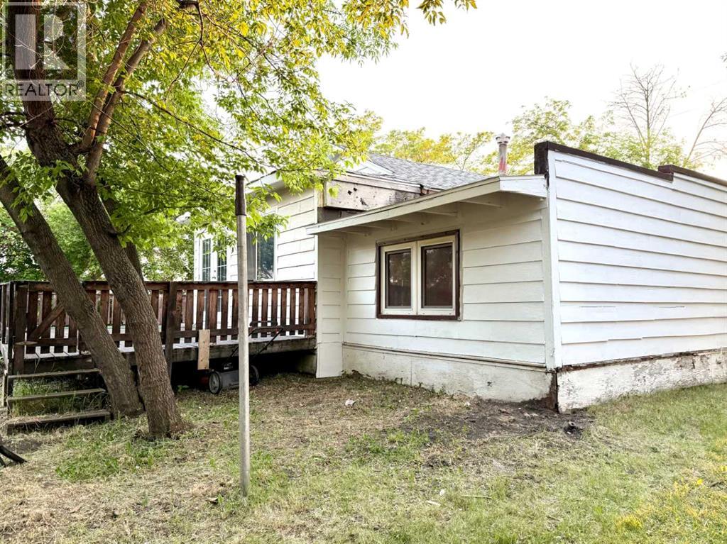4621 46 Street Property Photo 6