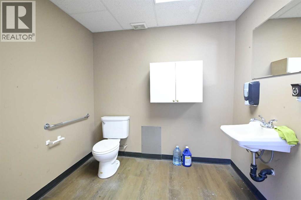 7419 50 Avenue Property Photo 3