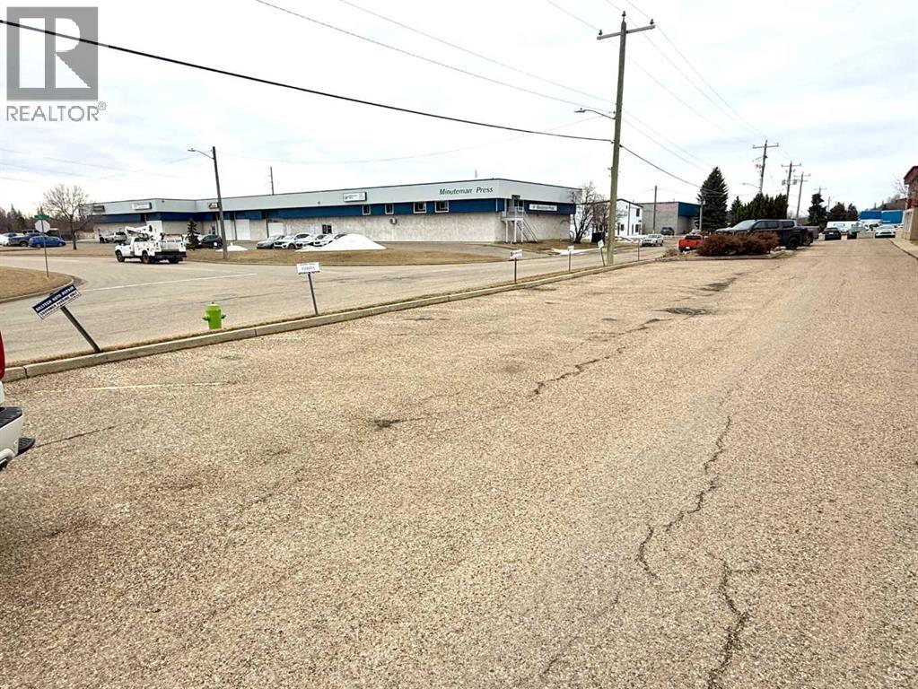 4608 62 Street Property Photo 3