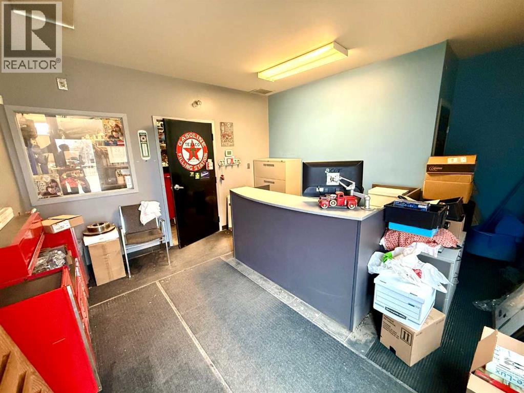 4608 62 Street Property Photo 6