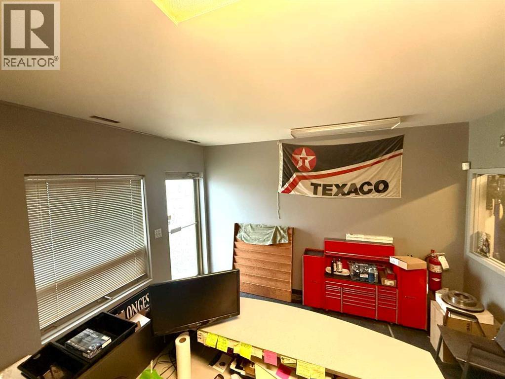 4608 62 Street Property Photo 7