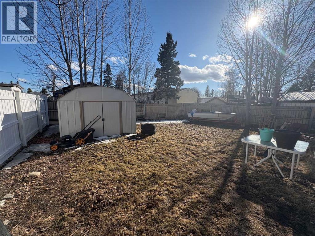 5311 60 Street Property Photo 2