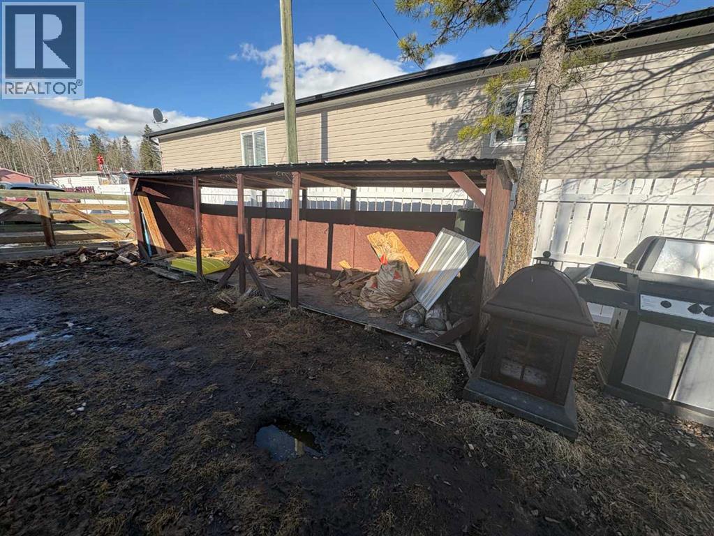 5311 60 Street Property Photo 3