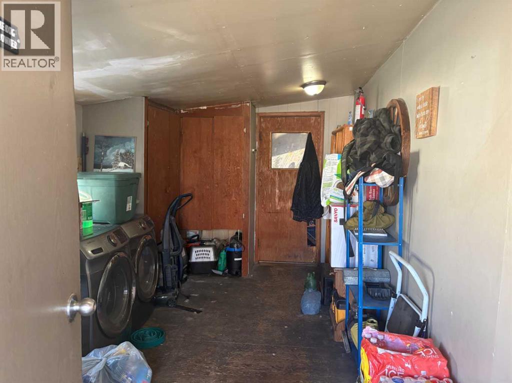 5311 60 Street Property Photo 4