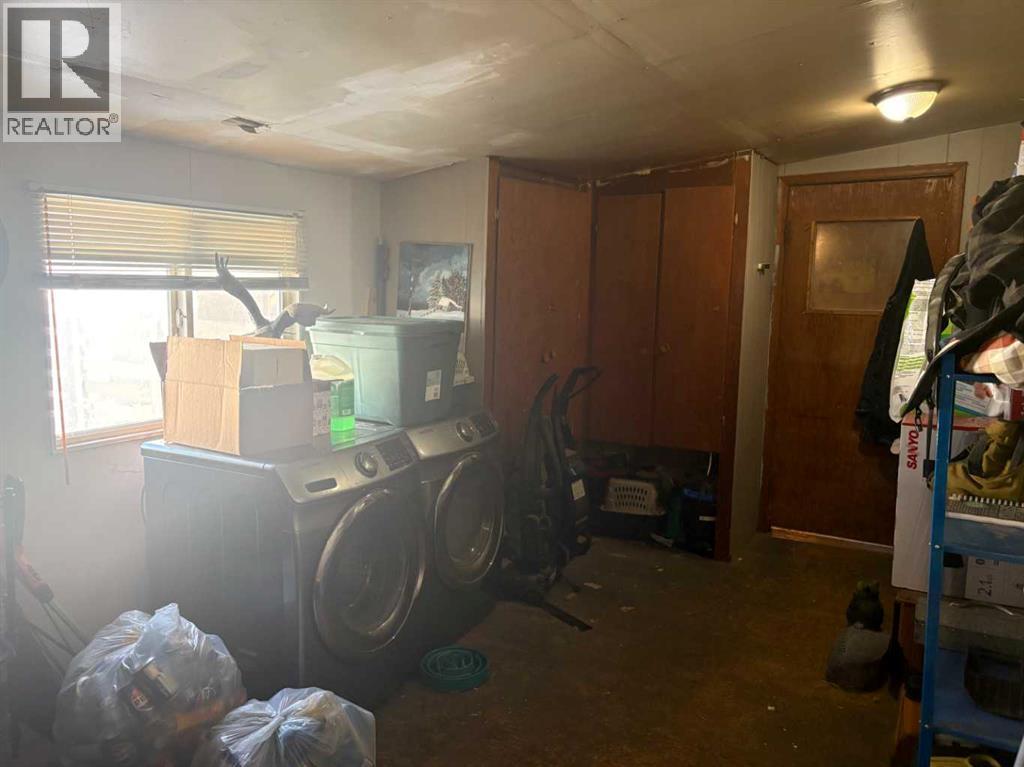 5311 60 Street Property Photo 5
