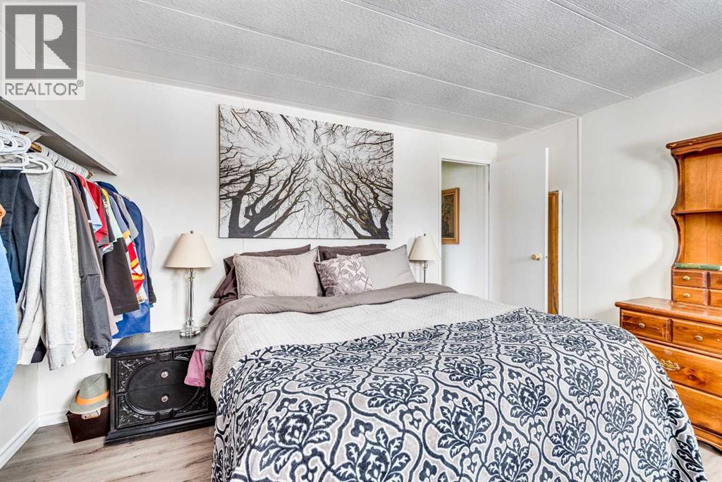 501 School Property Photo 17