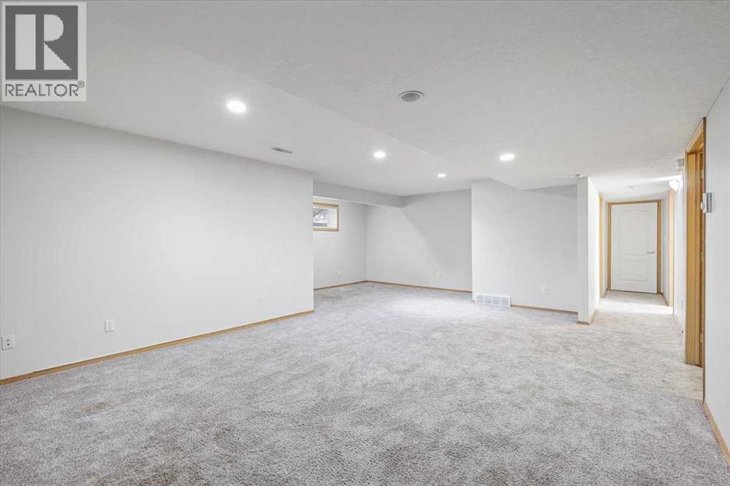 765 Qualicum Beach Bay Property Photo 12