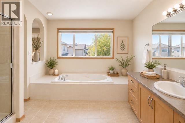 765 Qualicum Beach Bay Property Photo 18