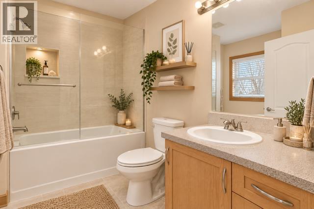 765 Qualicum Beach Bay Property Photo 19