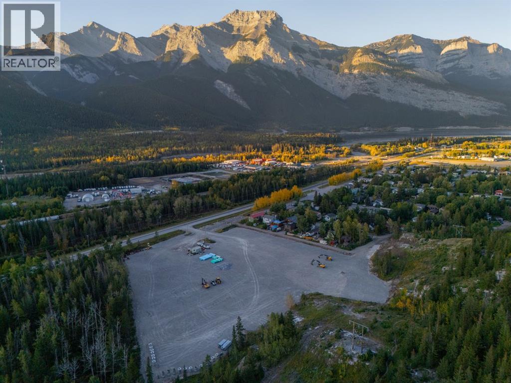 9 Yamnuska Place Property Photo 1