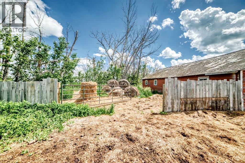 225074 Highway 561 Property Photo 7