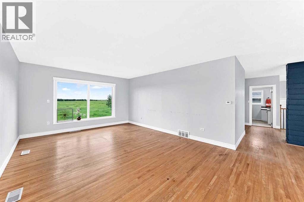 225074 Highway 561 Property Photo 24