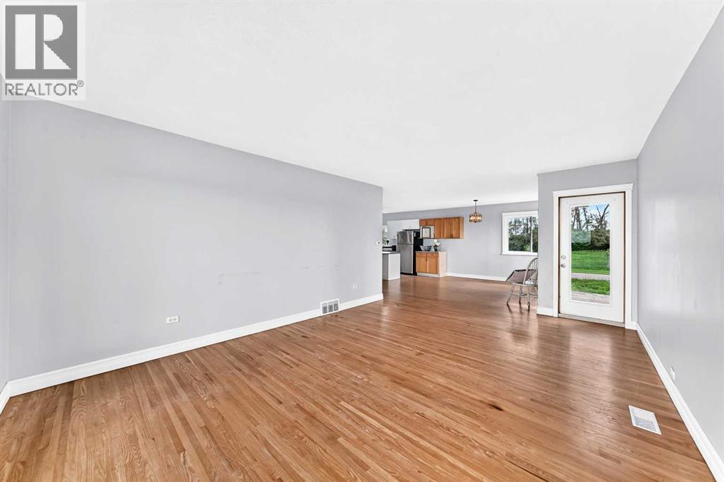 225074 Highway 561 Property Photo 30