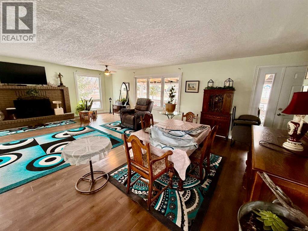 5111 49 Street Property Photo 3