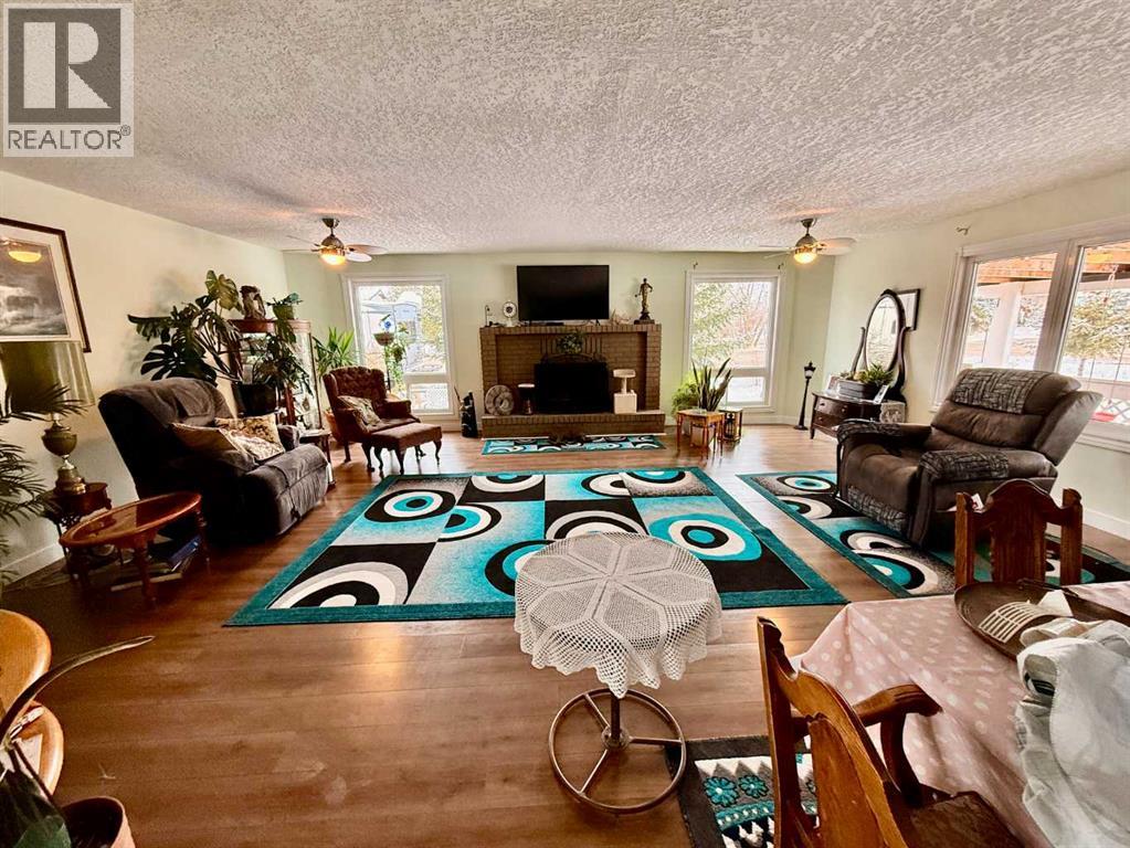 5111 49 Street Property Photo 5