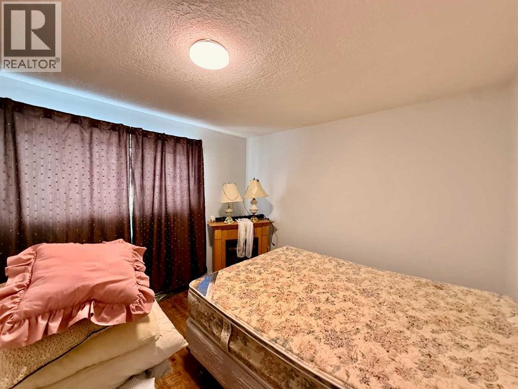 5111 49 Street Property Photo 12