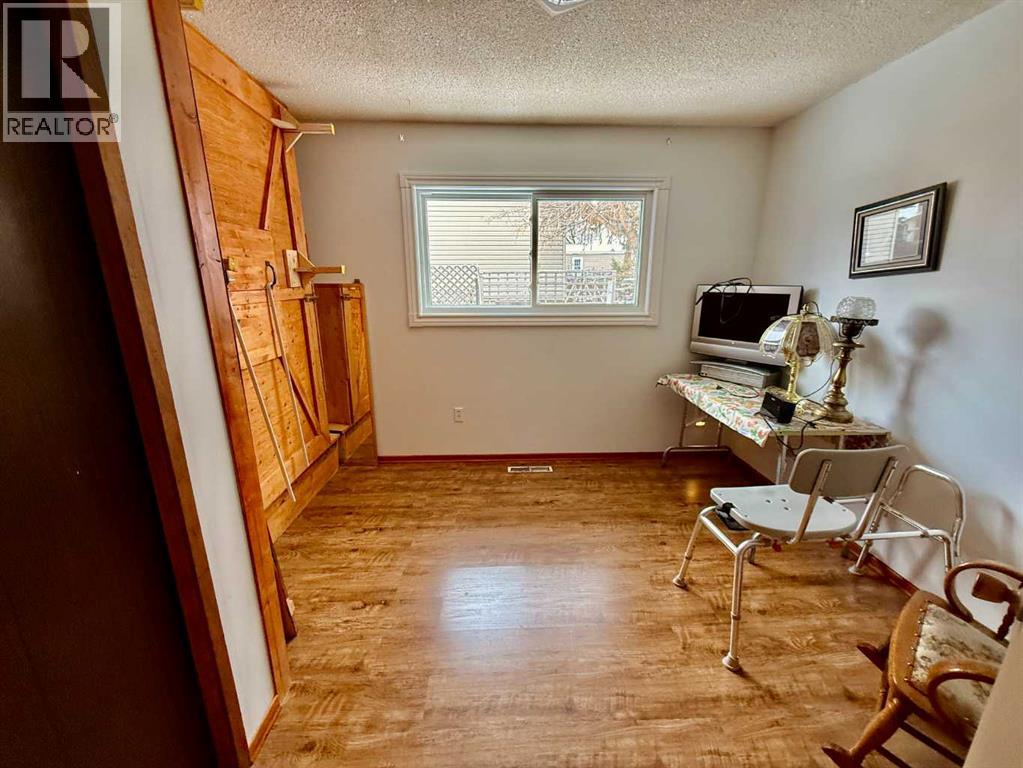 5111 49 Street Property Photo 13