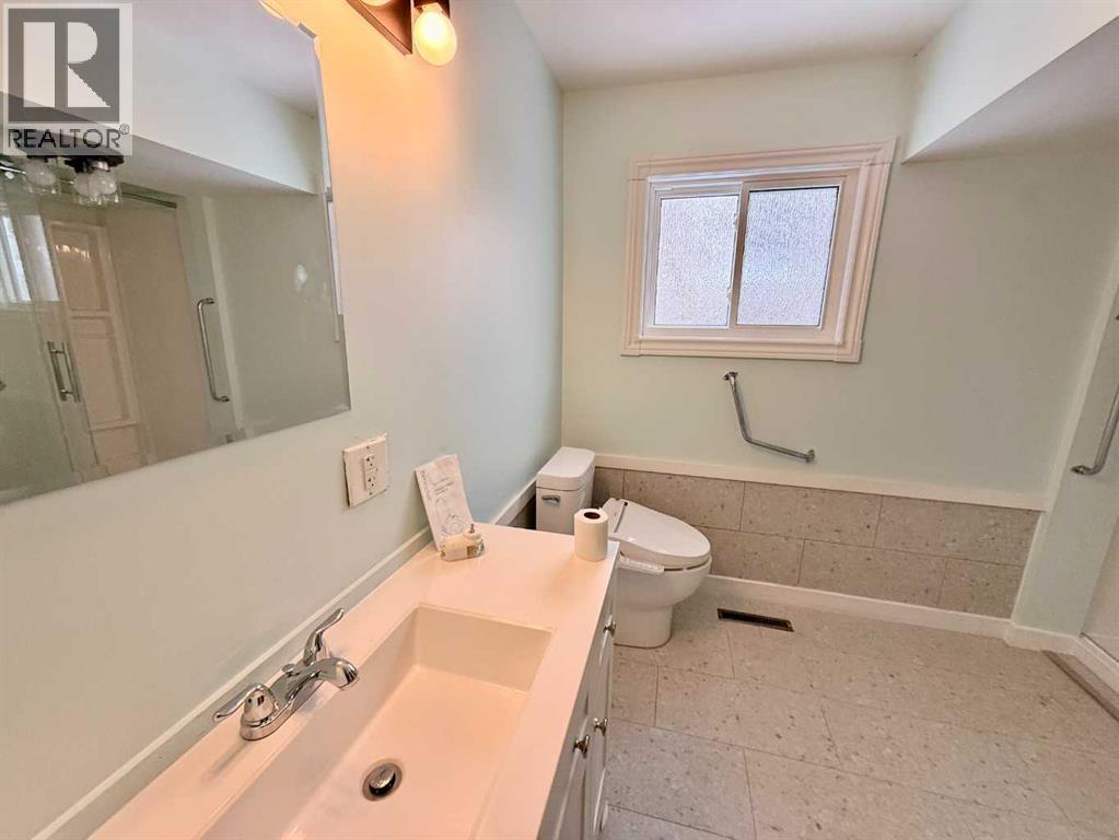 5111 49 Street Property Photo 14