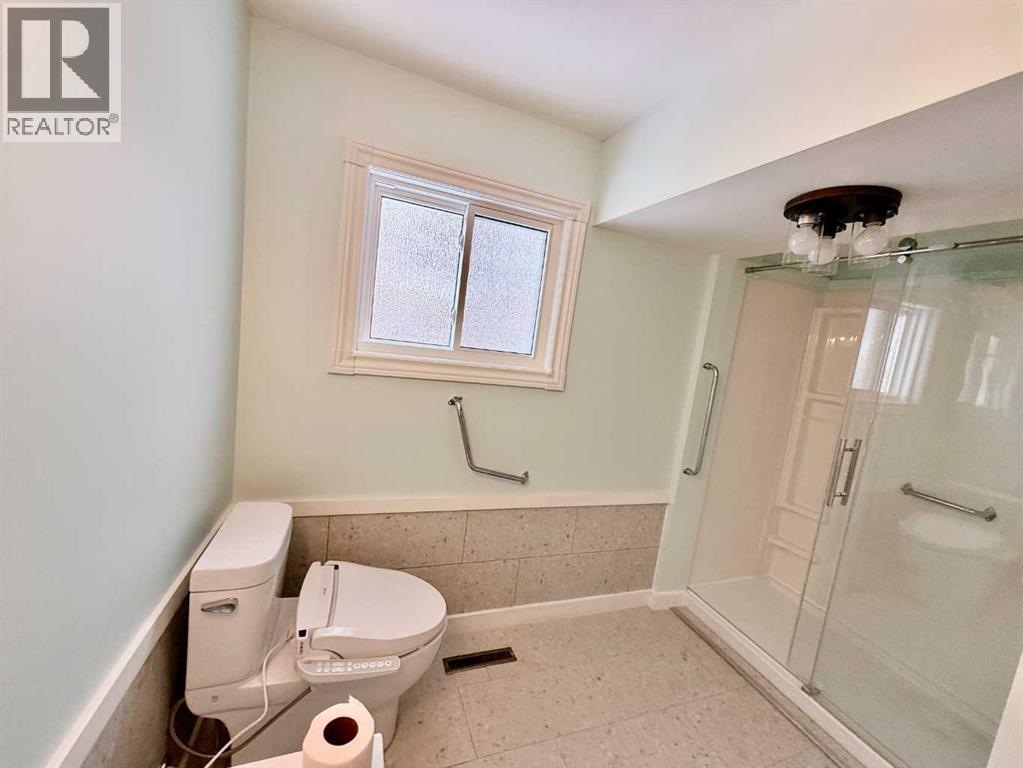 5111 49 Street Property Photo 15