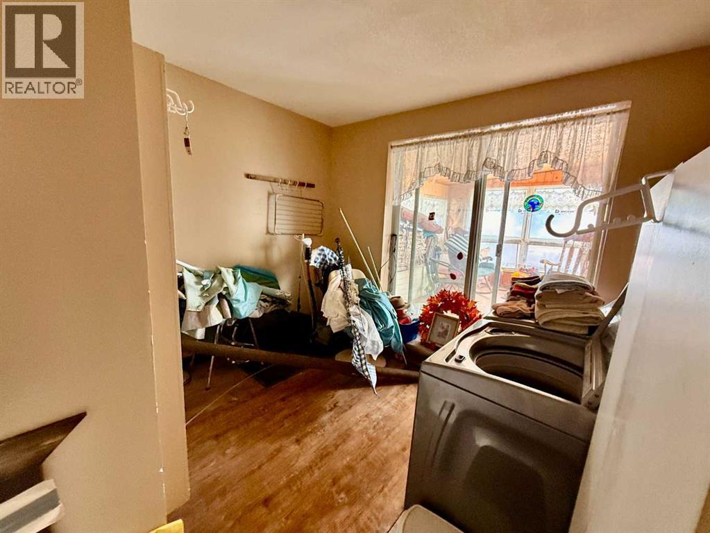 5111 49 Street Property Photo 16