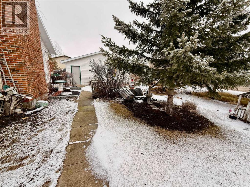 5111 49 Street Property Photo 19